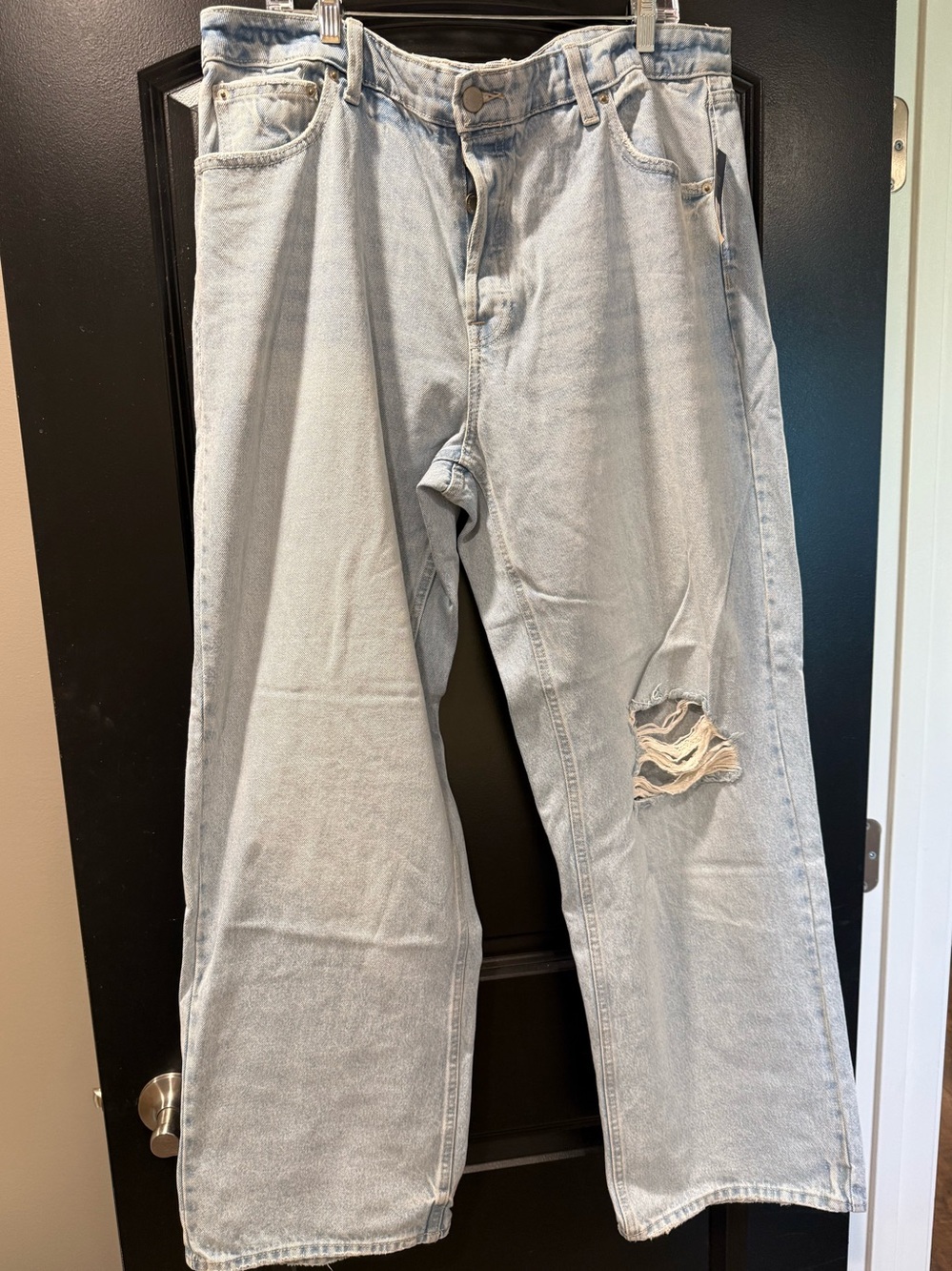 Universal Thread Mid Rise 90s Baggy Jeans W/Distressed Knee Size 17 R NWT